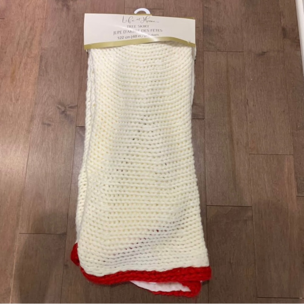 ✨2/$30✨ New Knit Style Tree Skirt
